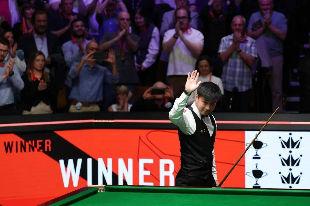 6-1战胜丁俊晖！来自深圳的赵心童，晋级四强！插图6