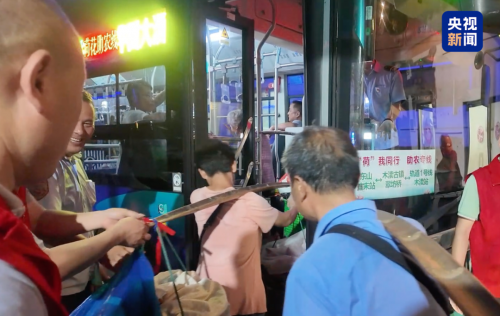 央视报道：苏州金龙海格蔚蓝公交“荷花专线”火出圈！插图4