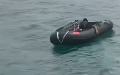 男子在海上漂泊6天在三亚获救 救人者：他6天没吃饭 靠雨水撑下来