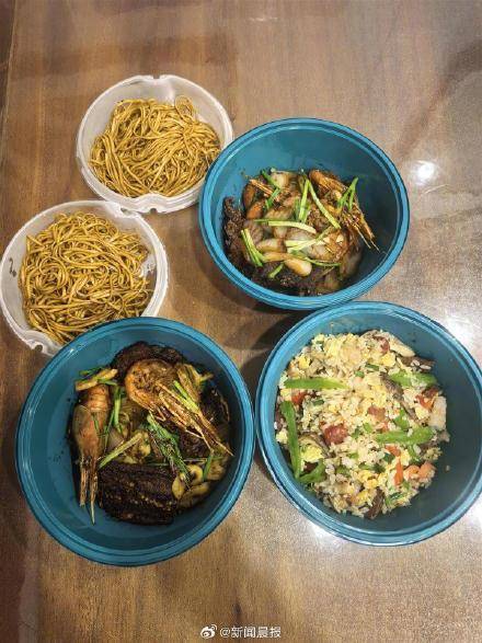 杭州一面馆一碗面卖2188元，食材含黄鳝、红虾、鲍鱼等，老板：半月内卖出十多碗插图4