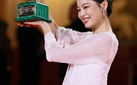 中国演员辛芷蕾获第82届威尼斯电影节最佳女演员奖