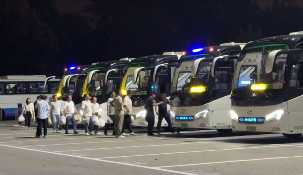 国企担当！超260台苏州金龙海格客车高标准服务九三阅兵插图2