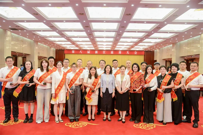 意尔康董事长单志敏荣获第八届“浙江慈善奖”插图