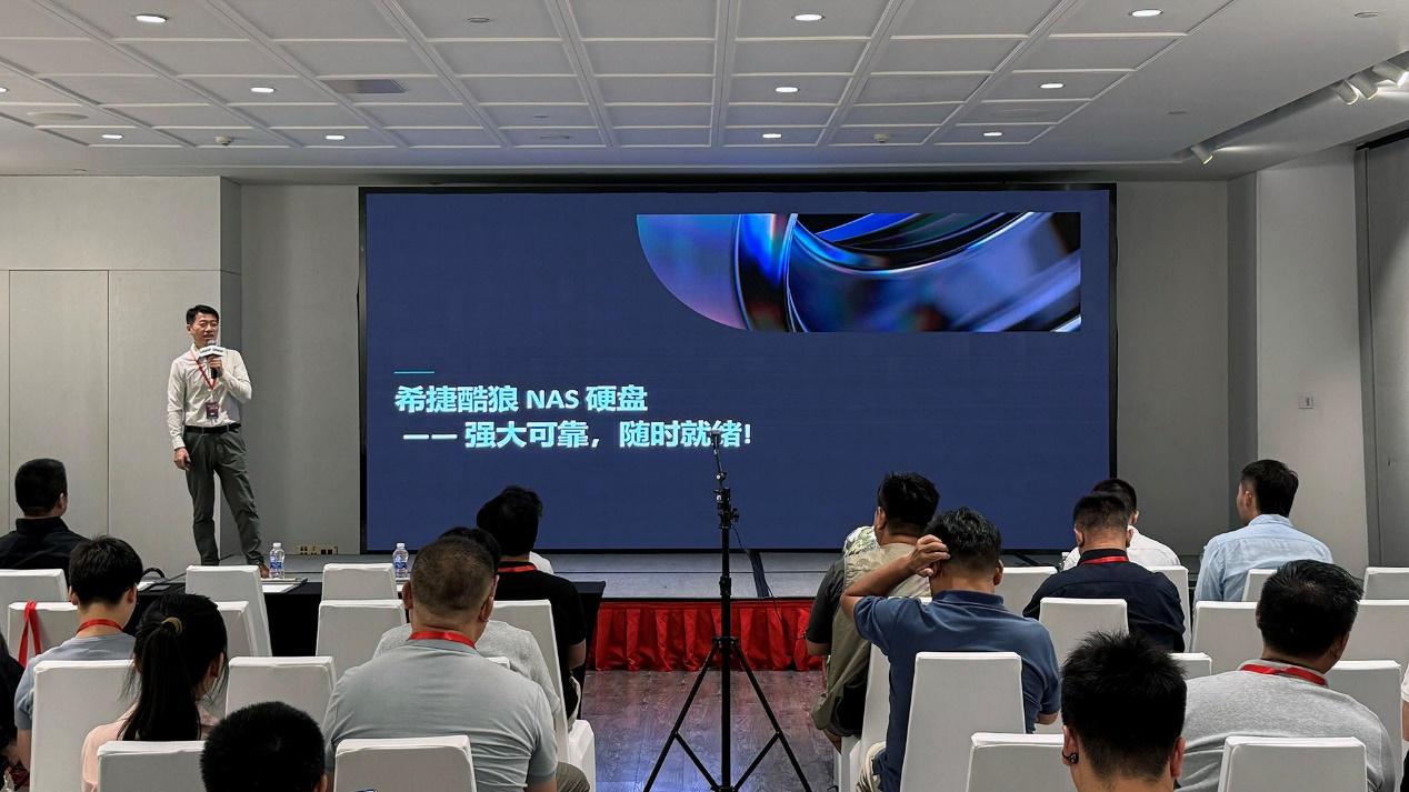 威联通Qu系列全新发布，开启大容量智能NAS 普及新纪元插图2