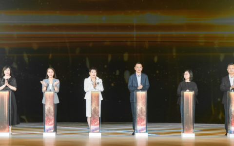 光影奇骥 凤祥焕新 2025中国（国际）珠宝时尚周暨老凤祥上海国际首饰文化节闪耀启幕