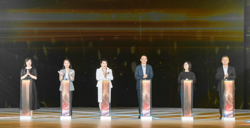 光影奇骥 凤祥焕新 2025中国（国际）珠宝时尚周暨老凤祥上海国际首饰文化节闪耀启幕插图