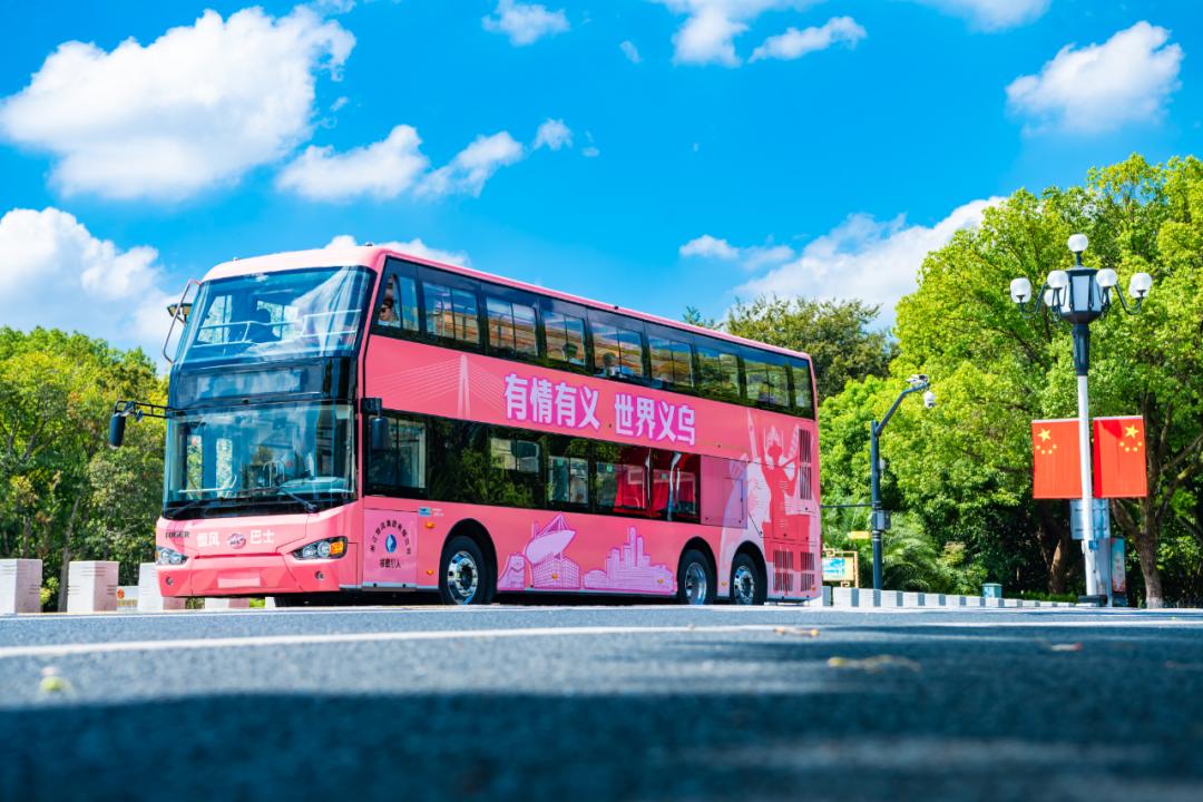 外国友人点赞！苏州金龙双层巴士打造“世界义乌”文旅新范式