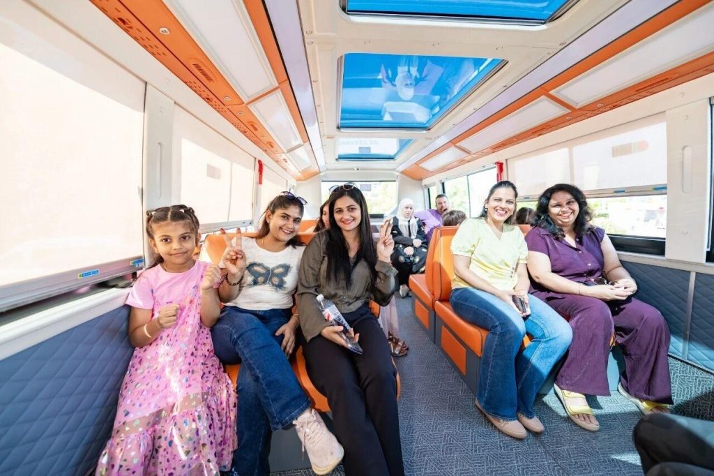 外国友人点赞！苏州金龙双层巴士打造“世界义乌”文旅新范式插图2