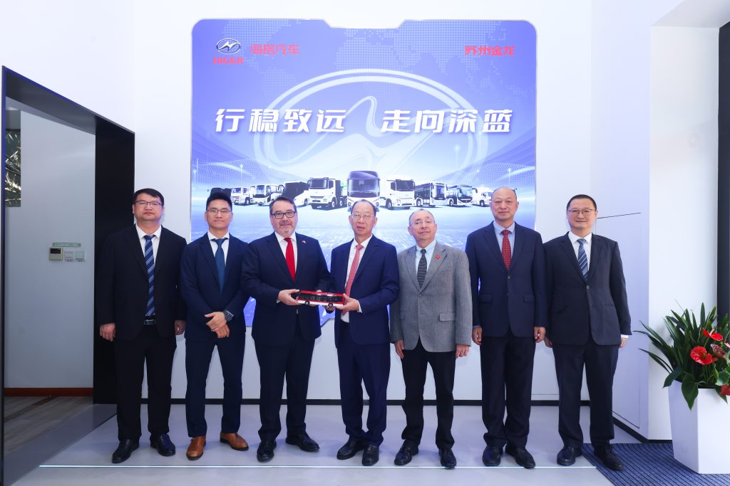 为智利绿色交通注入中国动力！450辆苏州金龙纯电高端客车启程南美插图