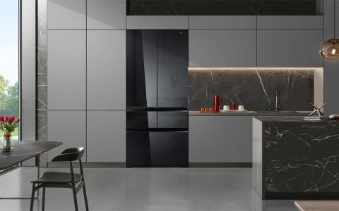 日立全新599系列镜面全平嵌入式5门冰箱耀目上市