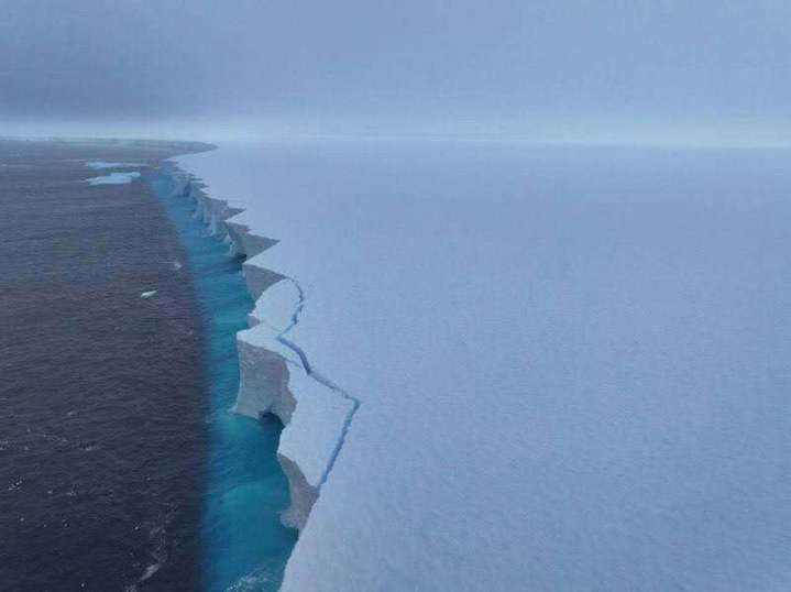 全球最大冰山三个月内面积减少超过三分之一插图