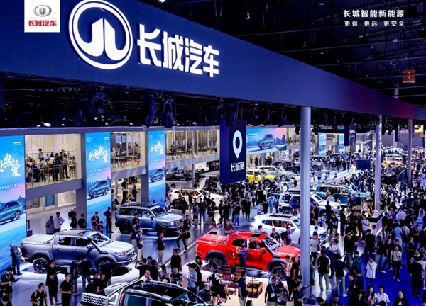 长城汽车在成都车展放阅兵直播 对面是两个丰田插图