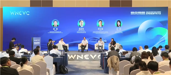 充换电站超8000座 蔚来高管：部分地区加电已比加油方便插图