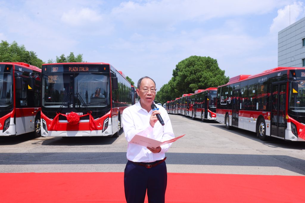 为智利绿色交通注入中国动力！450辆苏州金龙纯电高端客车启程南美插图2
