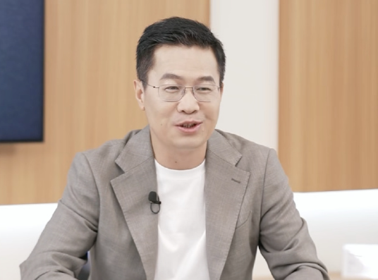 卢伟冰回应小米17系列改名：肯定不是蹭苹果热度！