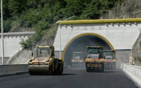 今年国庆大假，成都自驾九寨沟只要4个小时了！