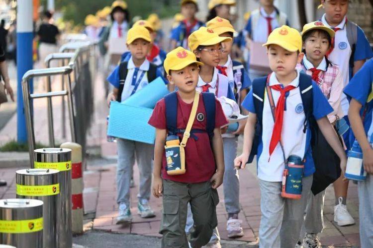 山东一小学新生报到名字惊艳众人！网友：“子涵”时代过去了？插图