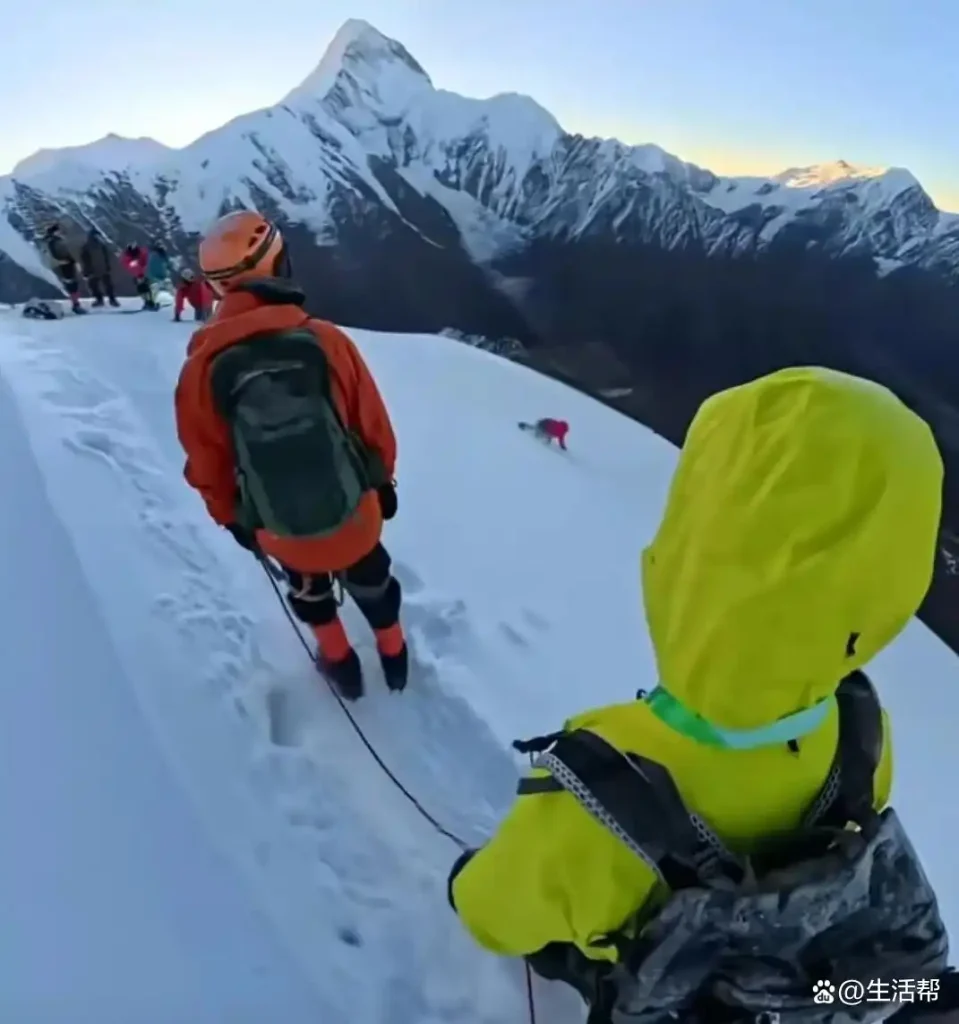 男子从5588米雪山滑坠身亡，当地回应插图2