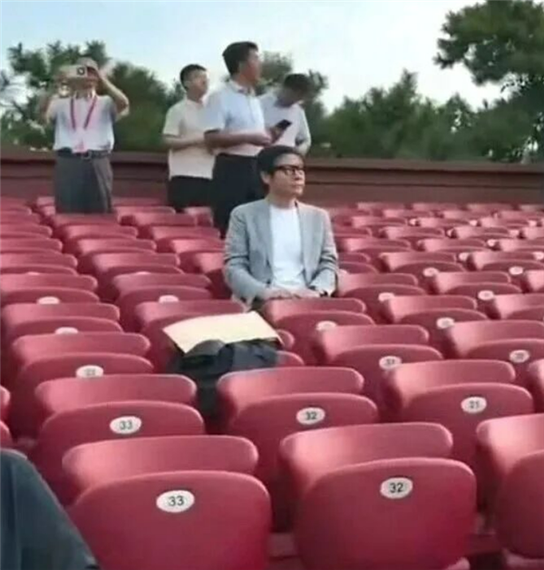 多位企业家参加阅兵观礼：美团王兴与雷军最新合照曝光 周鸿祎偶遇王小川插图10