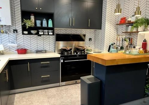 女子用“厨房神器”烤肉致全家中毒：燃气燃烧不充分产生一氧化碳插图