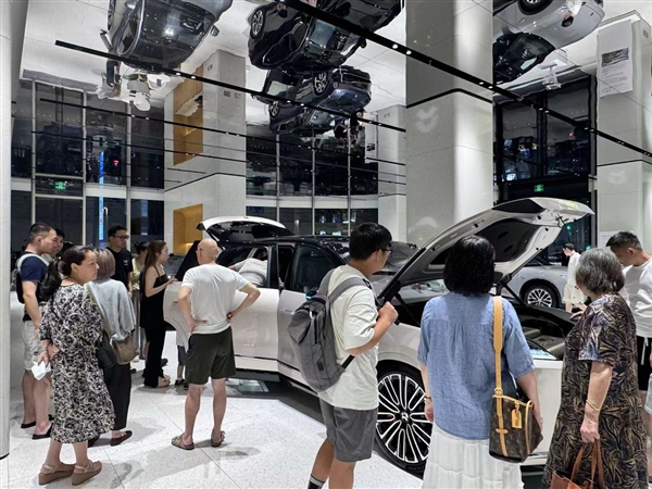 蔚来官宣全国门店推迟闭店时间 全新ES8首日试驾已排至凌晨插图2