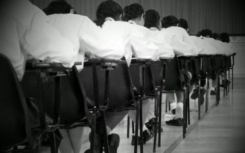 深圳一家长投诉小学二年级1周仅1节英语课引热议：官方回应