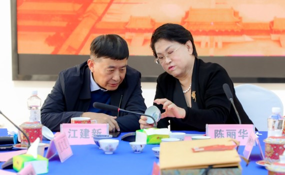 “紫禁瓷韵 器承匠心”故宫文化IP陶瓷非遗创新发展研讨会在景德镇举行插图6