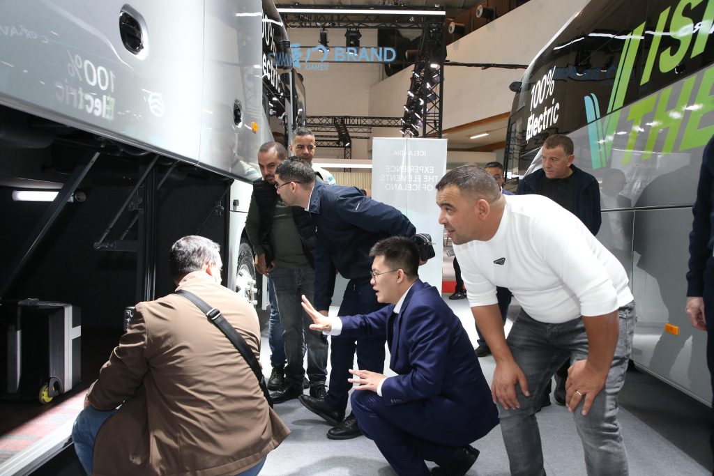 中国客车“惊艳”欧洲！苏州金龙比利时车展的精彩瞬间插图4