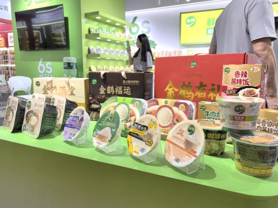 金鹤鲜食米饭惊艳亮相第113届南京糖酒会，共启鲜食新程插图