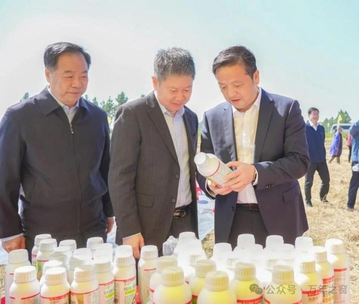 鲁花“乐地生”花生蛋白肽水溶肥水稻测产观摩会在江西万年举行插图16