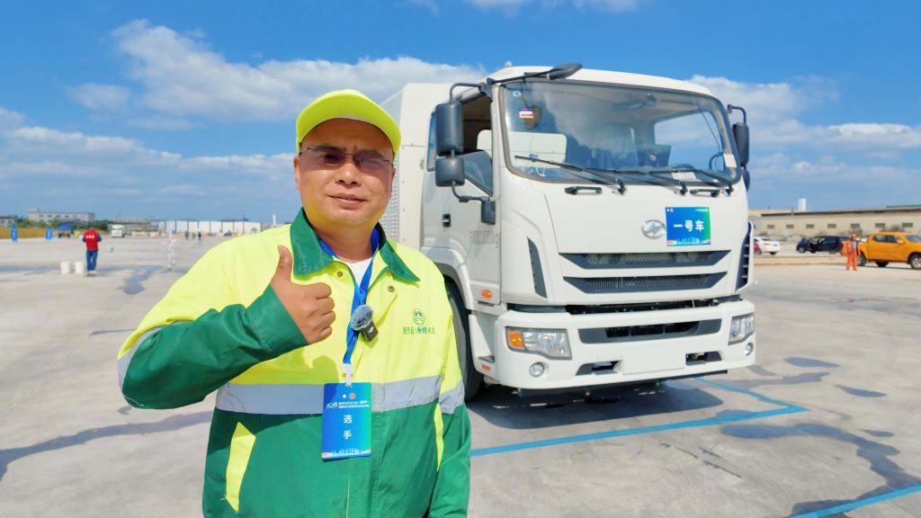 智能环卫升级！苏州金龙全系环卫产品亮相2025年苏州市环卫技能竞赛插图4