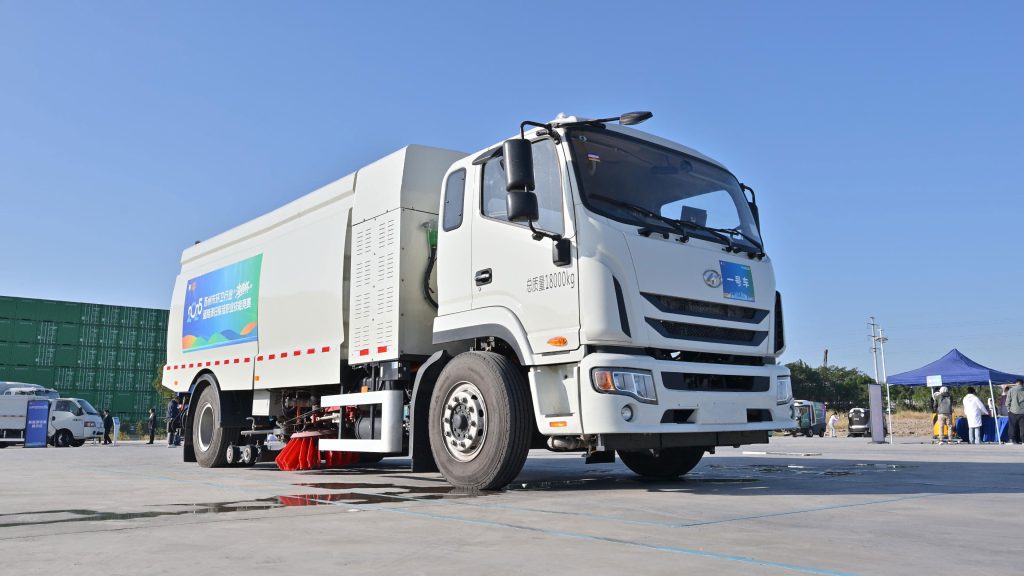 智能环卫升级！苏州金龙全系环卫产品亮相2025年苏州市环卫技能竞赛插图14