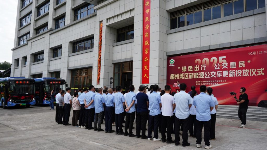 串联客都幸福路！50辆苏州金龙7米纯电公交批量上线梅州插图