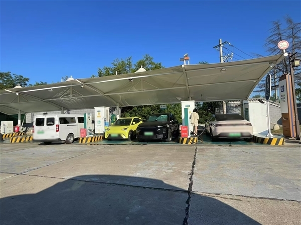 创历史新高！国庆假期高速新能源汽车充电量超1.2亿度