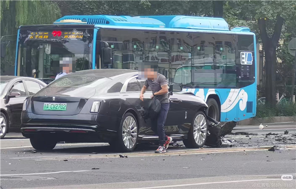 陈震透露劳斯莱斯逆行事故原因：用了辅助驾驶