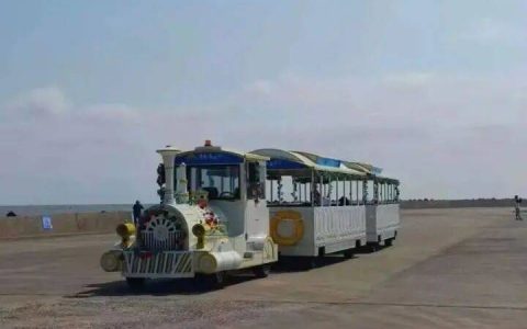 江苏一景区观光车遭遇强风冲击侧翻落水，致4人遇难，相关责任人已被控制