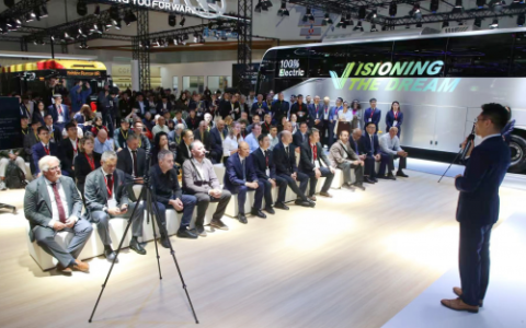 欧洲首发！苏州金龙纯电新V系客车亮相比利时世界客车展