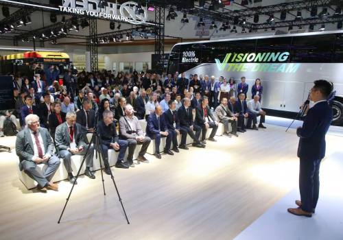 欧洲首发！苏州金龙纯电新V系客车亮相比利时世界客车展插图