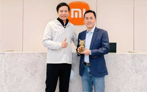 小米集团副总裁/CFO林世伟入职5周年：雷军亲自颁发金米兔