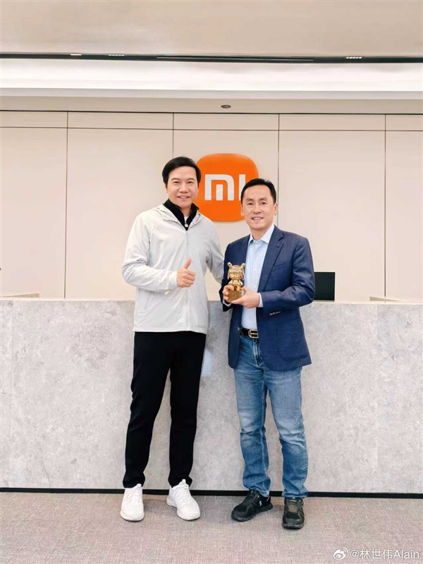 小米集团副总裁/CFO林世伟入职5周年：雷军亲自颁发金米兔插图
