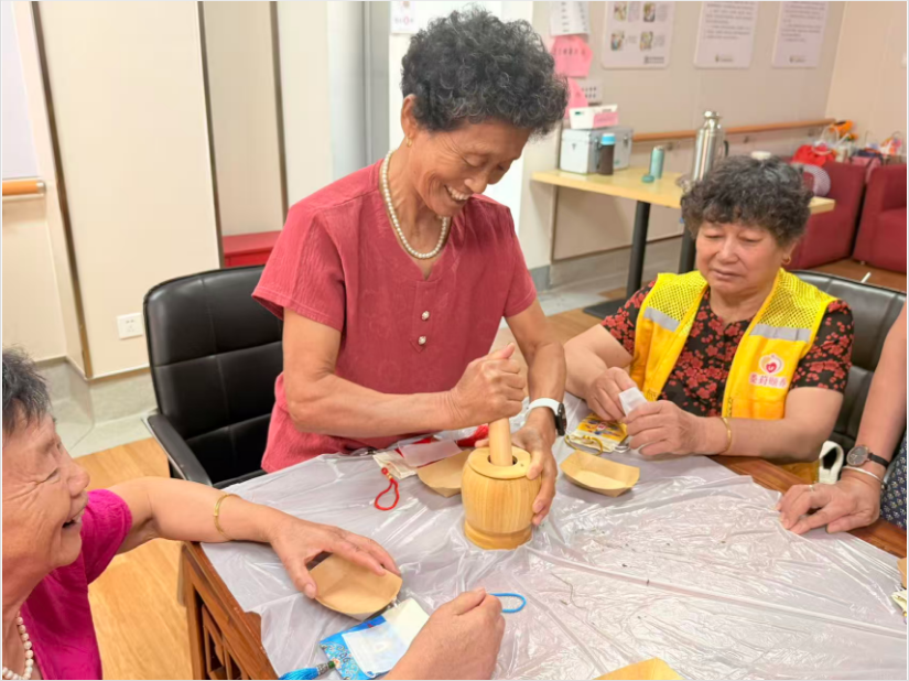 银龄绘廉心 清风伴我行插图