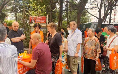 南星小区迎健康服务！上海六一儿童医院专家团队便民服务温暖居民