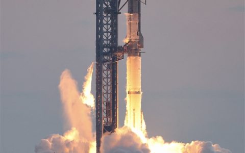 V2版星舰谢幕！SpaceX星舰第11次试飞升空 助推器已成功溅落