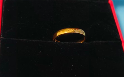 拼多多十周年豪气不：员工黄金礼再加码 比去年足足重了40克