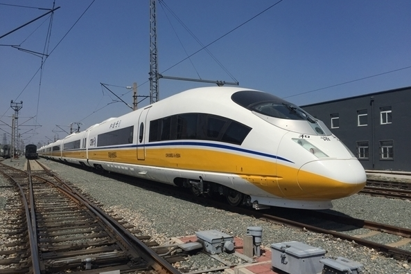 乘客被困高铁厕所10分钟 12306回应：多数高铁厕所设有SOS按钮插图