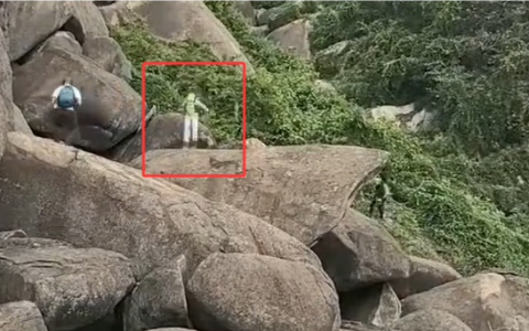 女子景区跳石头摔落致粉碎性骨折 韩路：真是厌蠢症犯了！