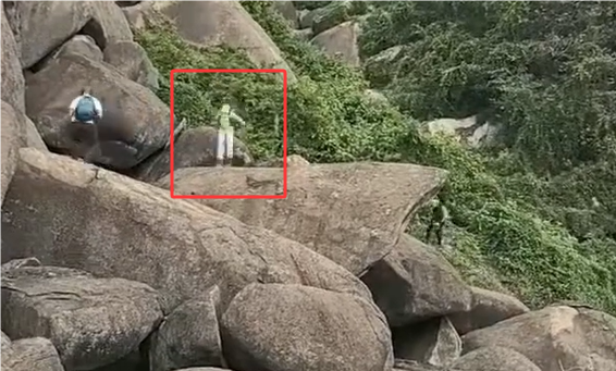 女子景区跳石头摔落致粉碎性骨折 韩路：真是厌蠢症犯了！