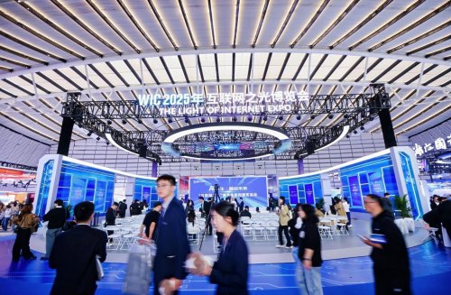 蚂蚁集团乌镇峰会展示AI创新成果，数字蚂力“AI云客服”获新耀场景奖