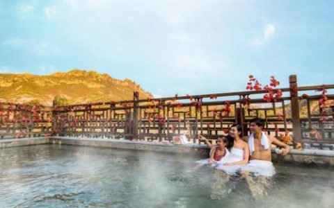 “暖”冬正当时：水镇化身冬季康养胜地，“古北汤泉季”开启疗愈之旅