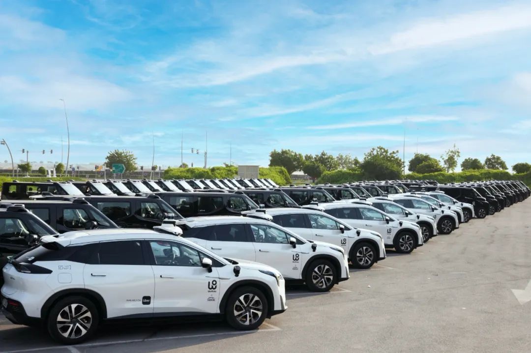 文远知行获阿布扎比纯无人商运牌照，2026年中东车队将扩至千台插图